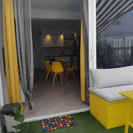 Pool View Yard Holiday home